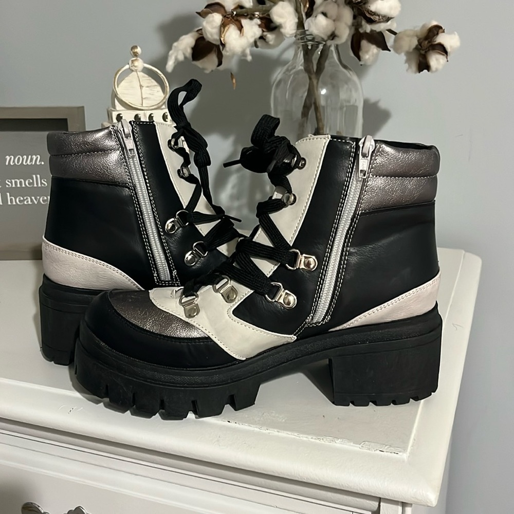 Sugar Calling Hiking Combat Boot Lace up Ankle Bootie Gray Black New